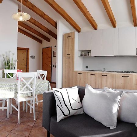 La Casa Di Athos Lägenhet Tenna Exteriör bild