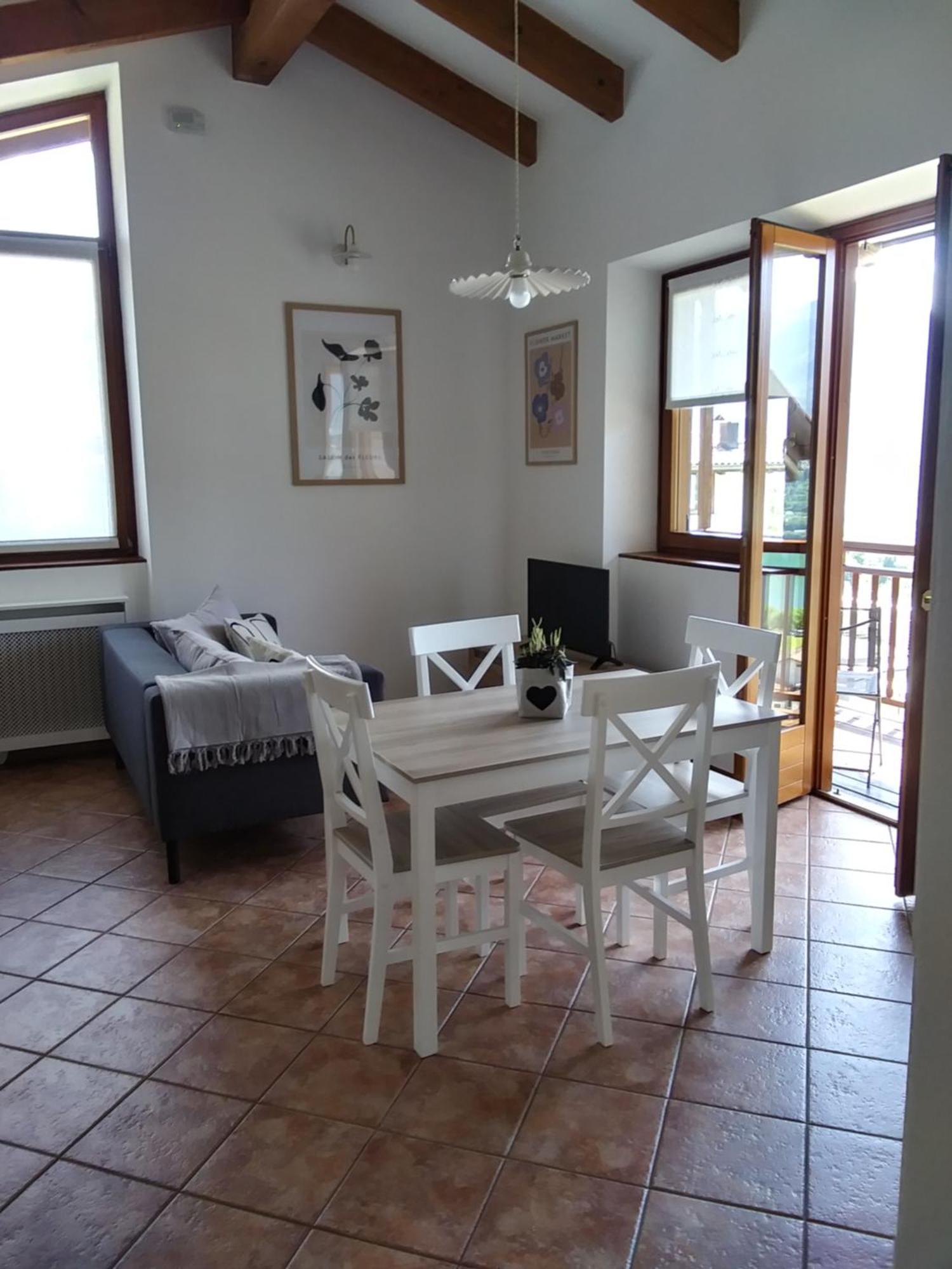 La Casa Di Athos Lägenhet Tenna Exteriör bild